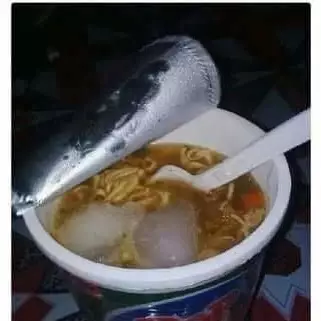 momen lucu cara makan nyeleneh © 2020 instagram.com