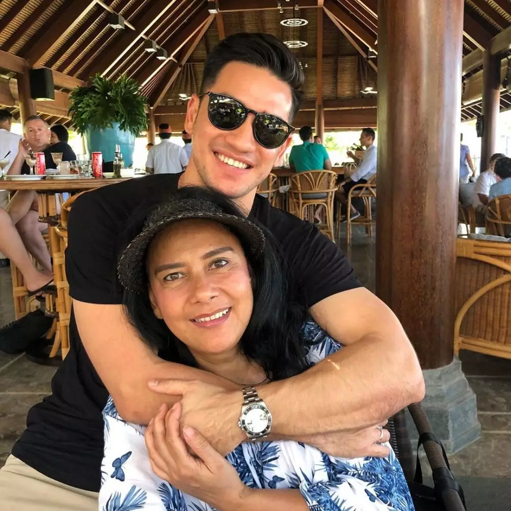 Lydia Kandou dan para menantu  Instagram