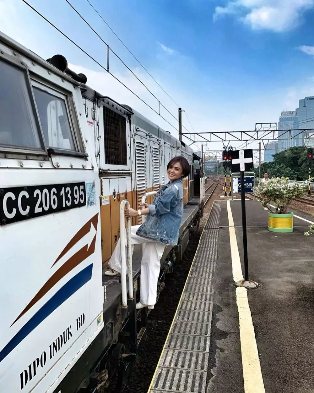 inspirasi mix and match outfit denim ala yuni shara instagram inspirasi mix and match outfit denim ala yuni shara instagram