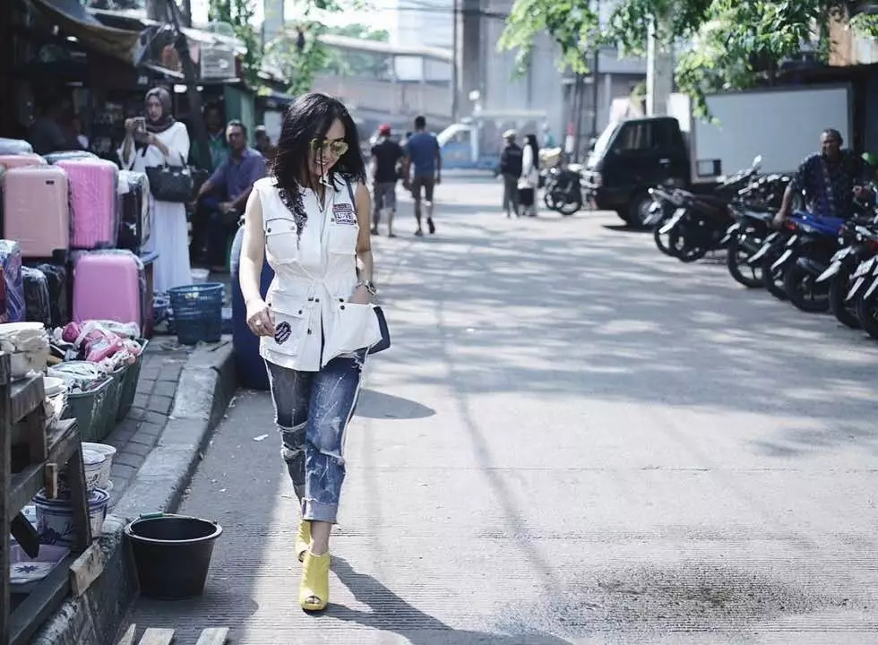 inspirasi mix and match outfit denim ala yuni shara instagram inspirasi mix and match outfit denim ala yuni shara instagram