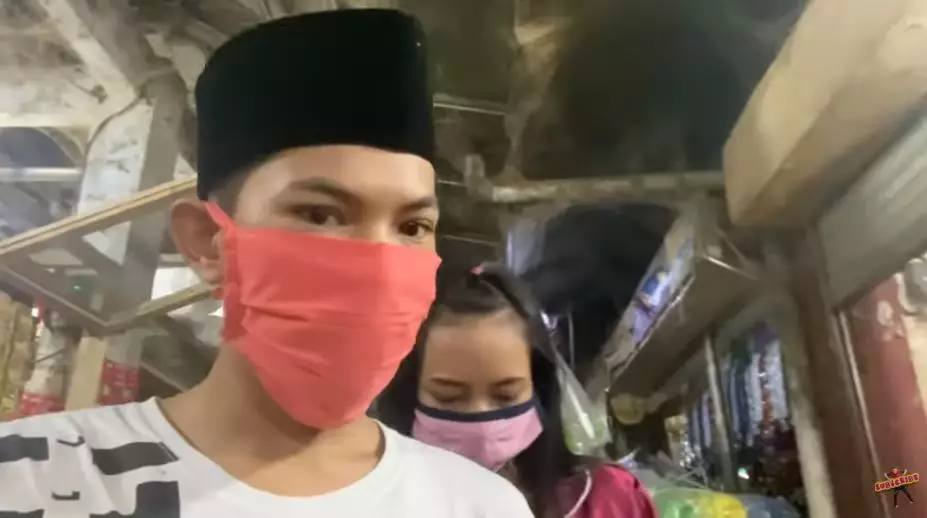 Momen Tegar temani istri belanja © 2020 brilio.net