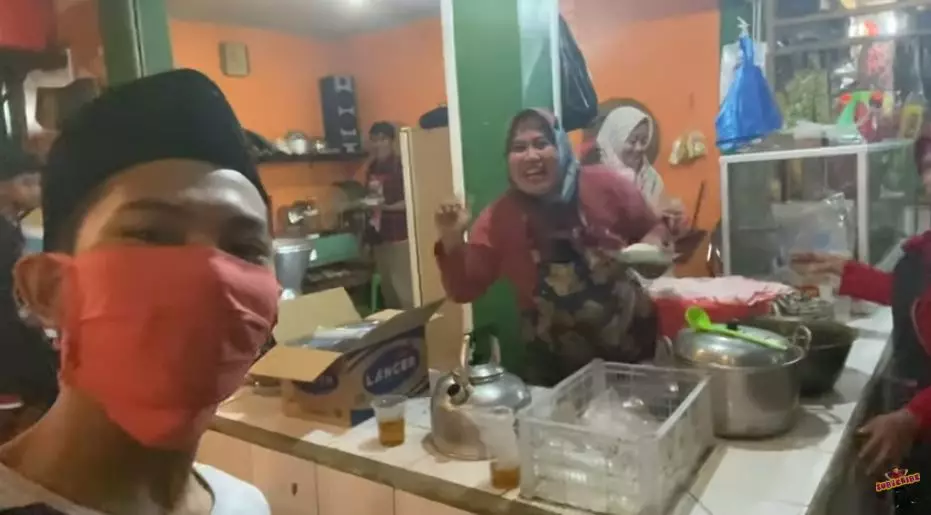 Momen Tegar temani istri belanja © 2020 brilio.net