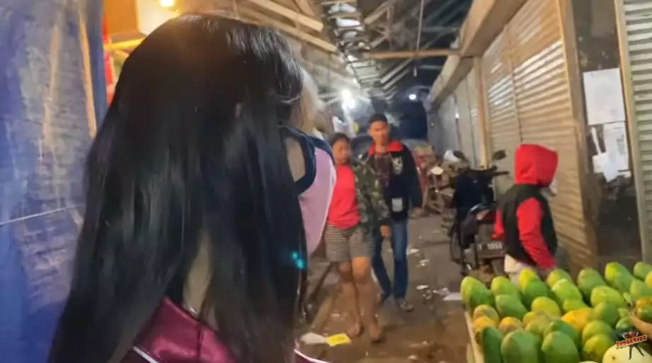 Momen Tegar temani istri belanja © 2020 brilio.net