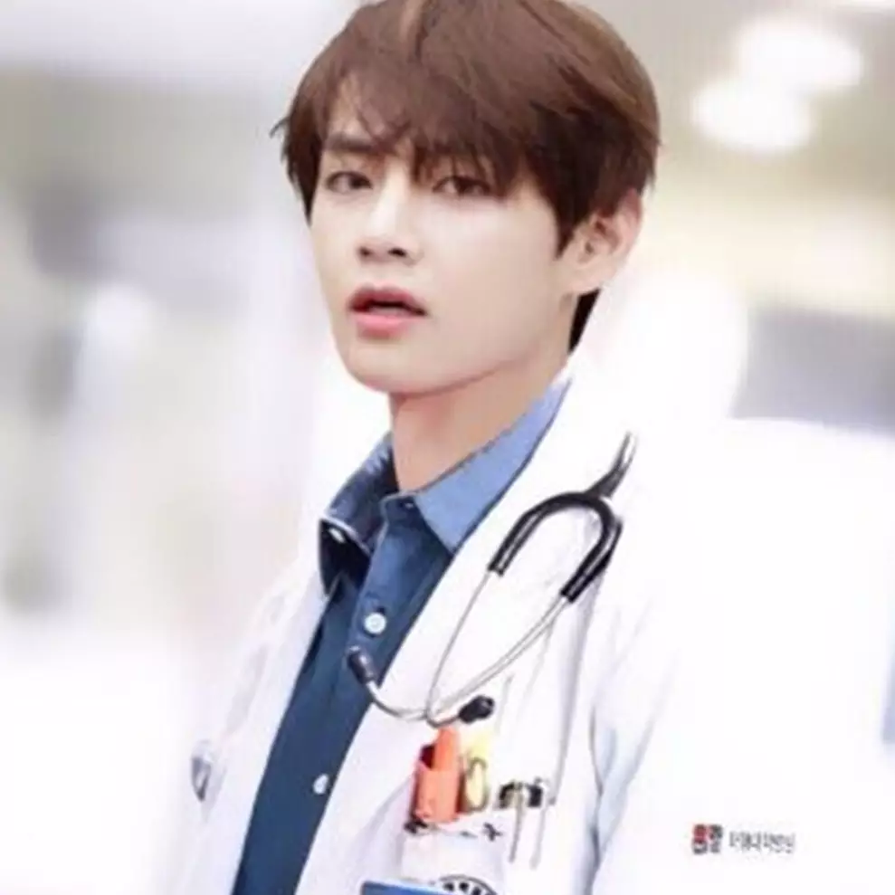 10 Potret andai personel BTS jadi dokter, karismatik abis