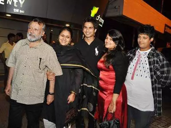 Momen aktris Bollywood bareng anak tiri © 2020 brilio.net