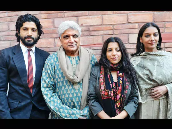 Momen aktris Bollywood bareng anak tiri © 2020 brilio.net