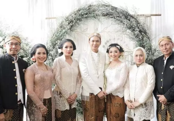 keakraban seleb dengan menantu © 2020 brilio.net keakraban seleb dengan menantu © 2020 brilio.net