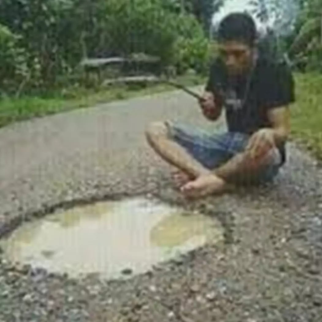 8 Meme lucu hobi mancing ini bikin ketawa kesel