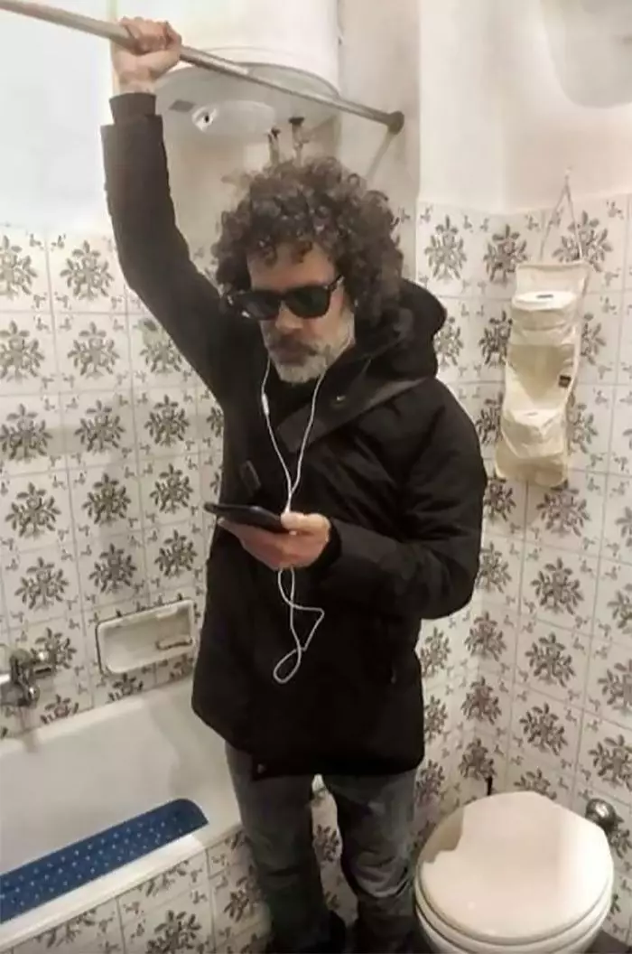 tingkah absurd karantina berbagai sumber