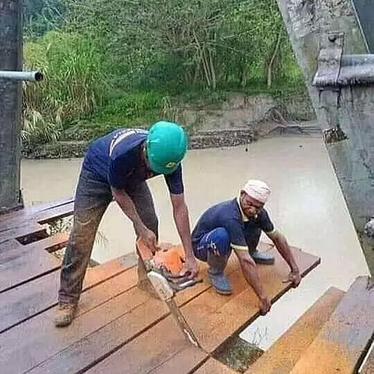 momen lucu tukang bangunan nyeleneh © 2020 instagram.com