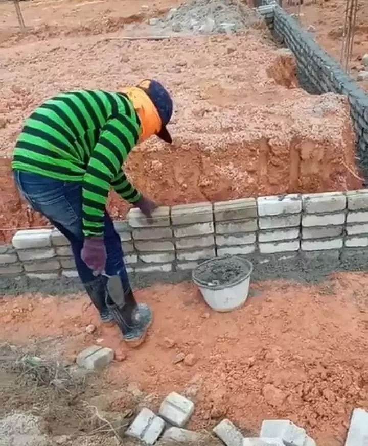 momen lucu tukang bangunan nyeleneh © 2020 instagram.com