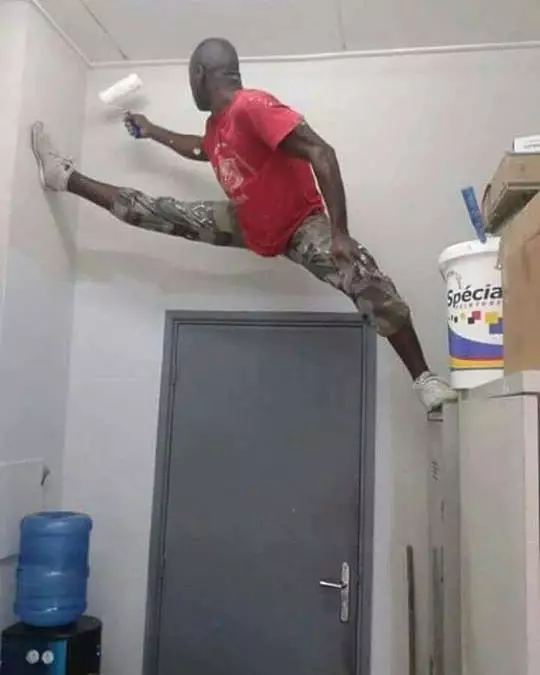 momen lucu tukang bangunan nyeleneh © 2020 instagram.com