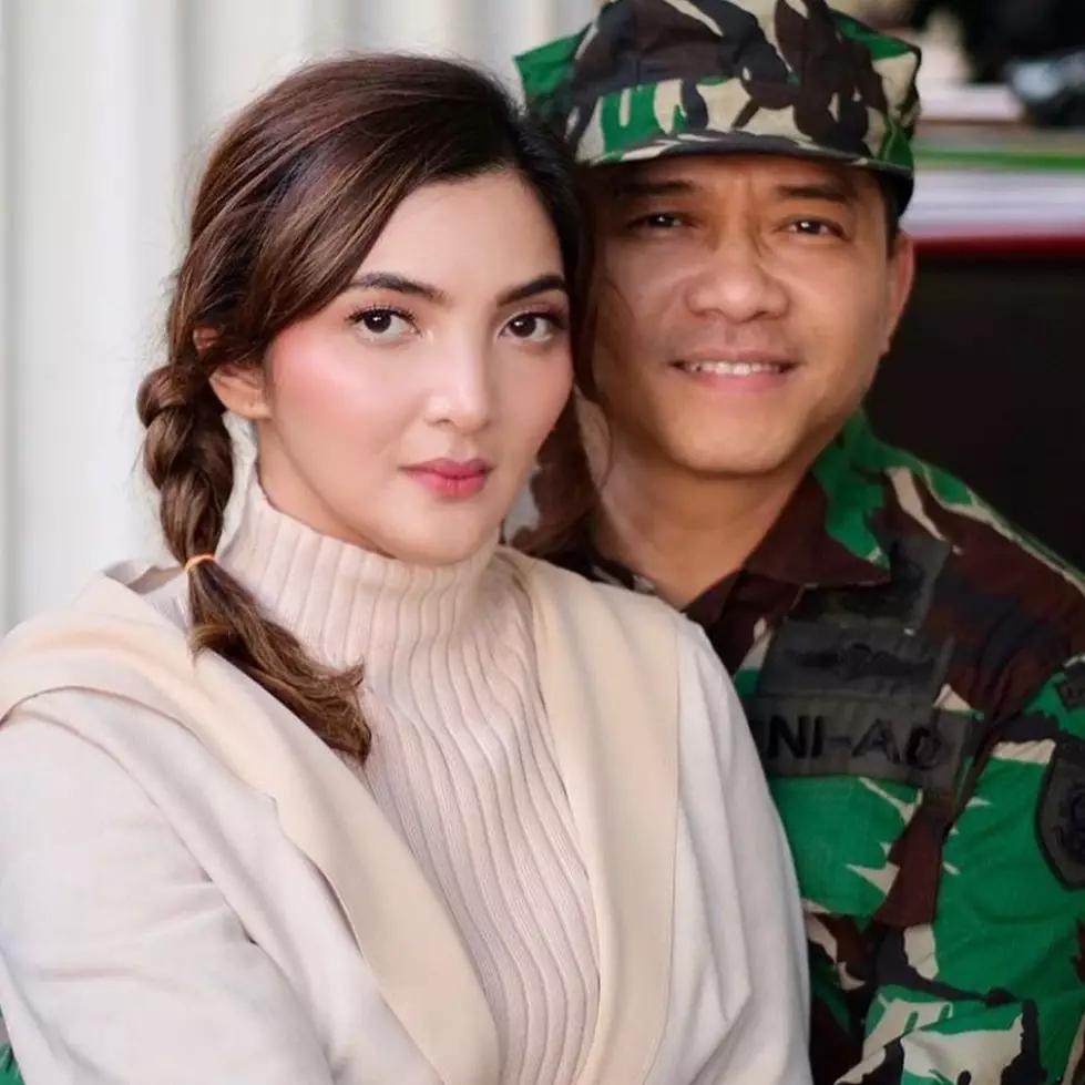 Bergaya ala pemeran Crash Landing on You, Ashanty paksa Anang