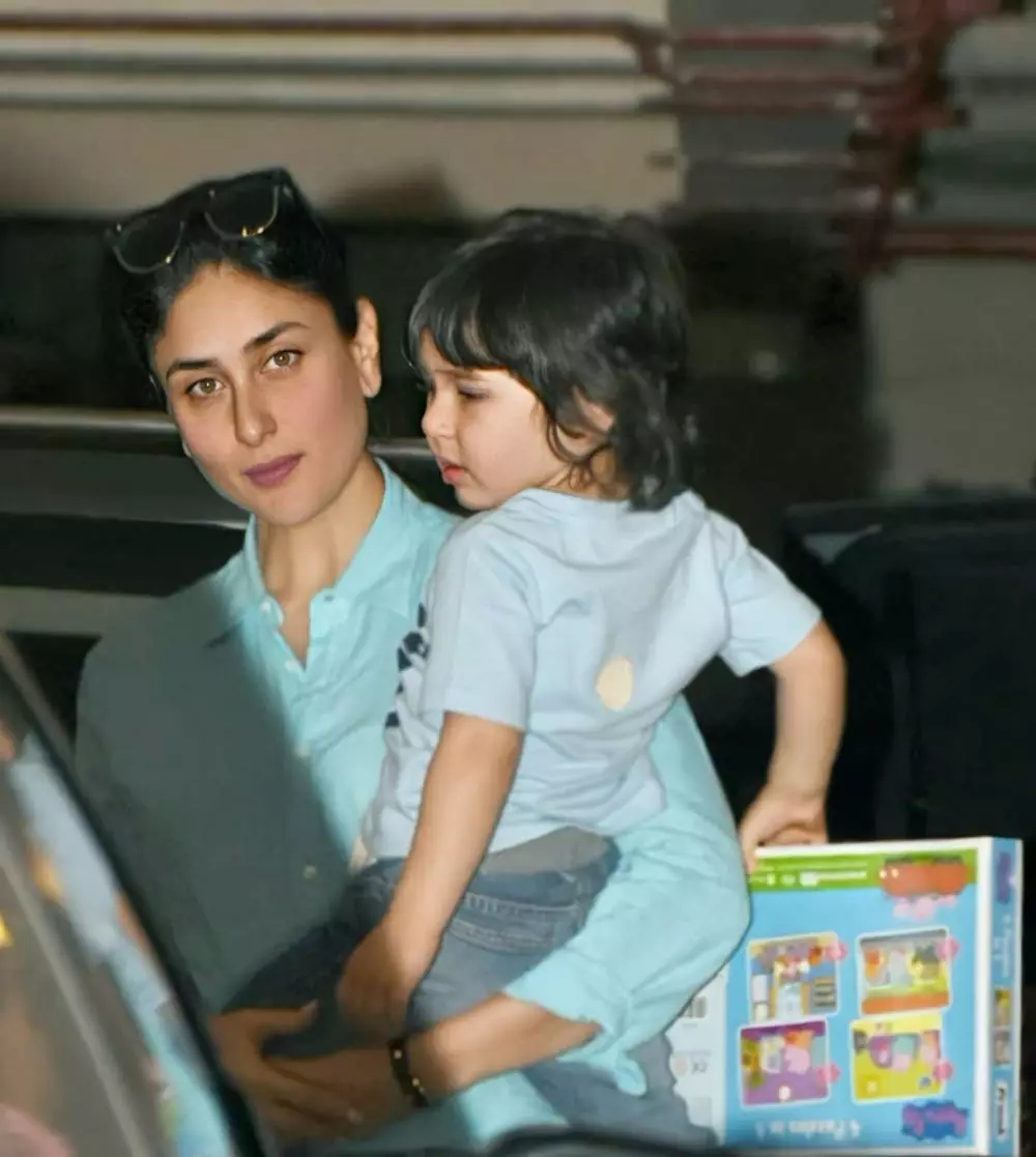 Kareena Kapoor momong Taimur  Instagram