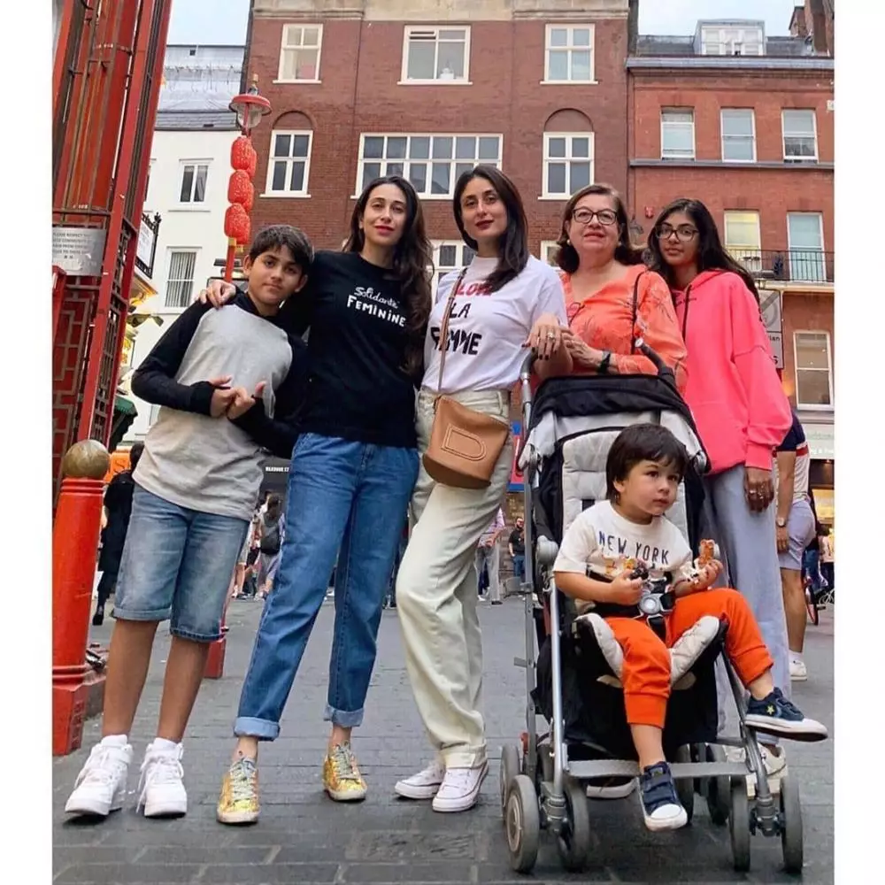 Kareena Kapoor momong Taimur  Instagram