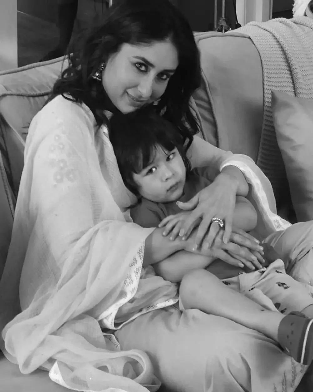 Kareena Kapoor momong Taimur  Instagram