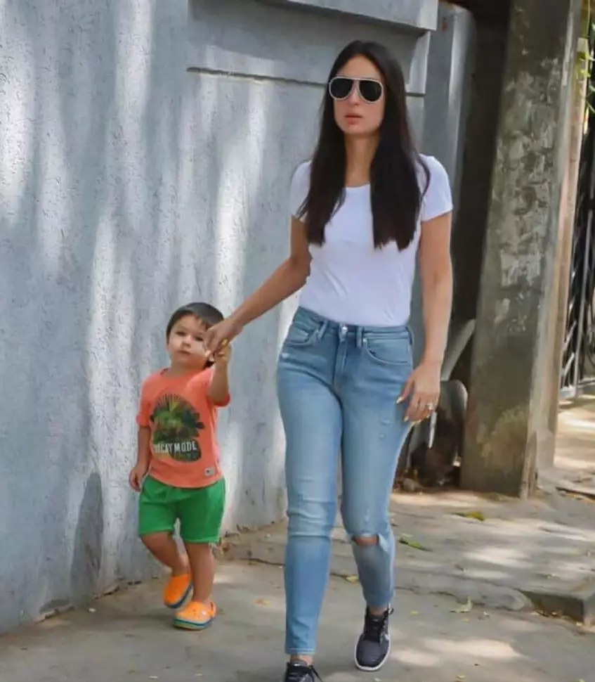 Kareena Kapoor momong Taimur  Instagram