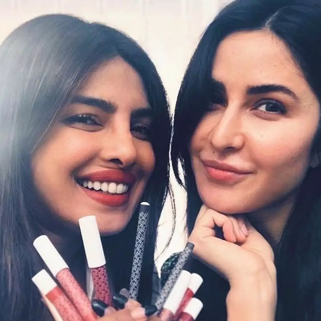 Jarang terekspos, ini 6 potret kompak Priyanka Chopra &amp; Katrina Kaif