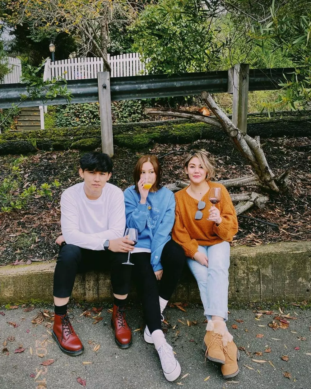 potret seleb dengan trio bersaudara instagram