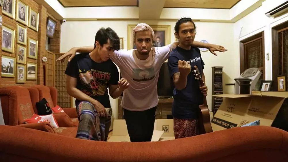 potret seleb dengan trio bersaudara instagram