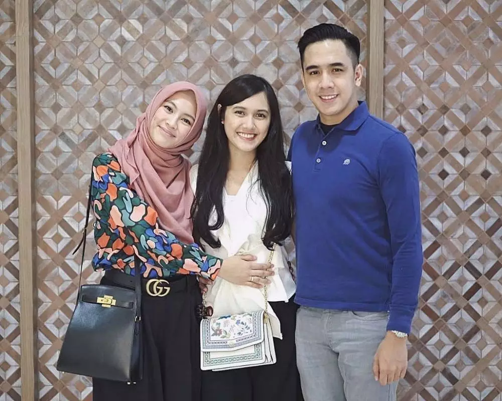 potret seleb dengan trio bersaudara instagram