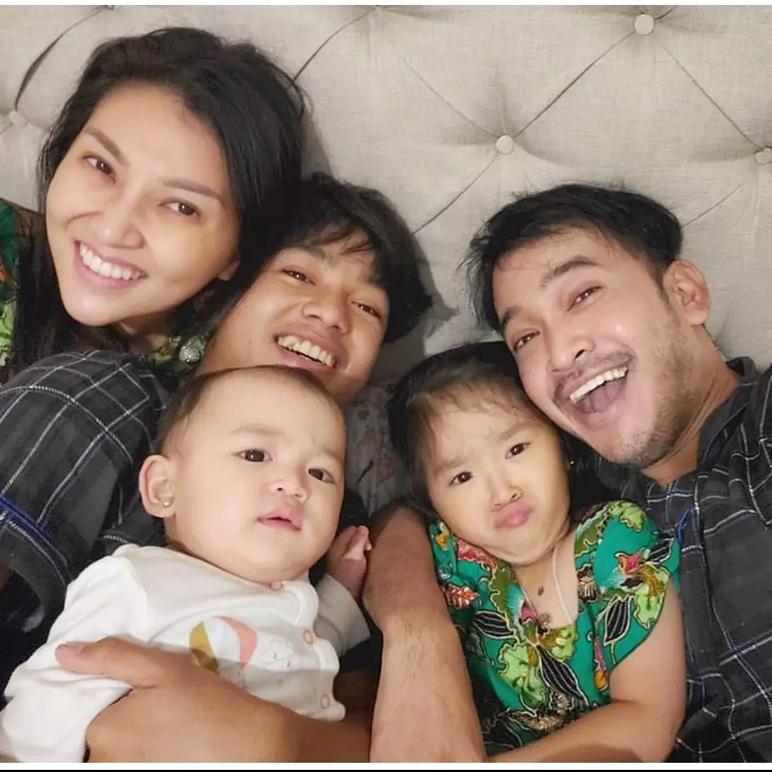 Punya rumah super luas, Ruben Onsu panggil anak pakai HT