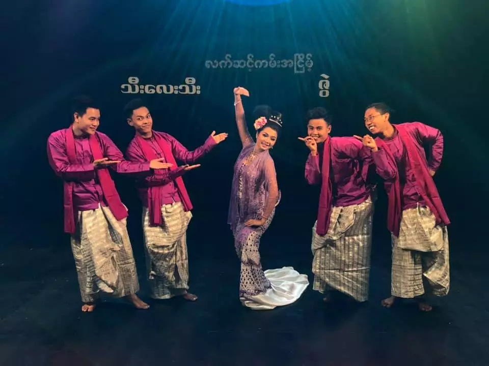 Sosok orang yang tirukan gaya lee min ho Facebook 