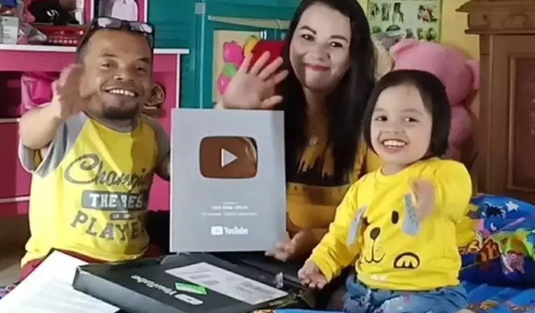 Momen Ucok Baba bareng keluarga © 2020 brilio.net