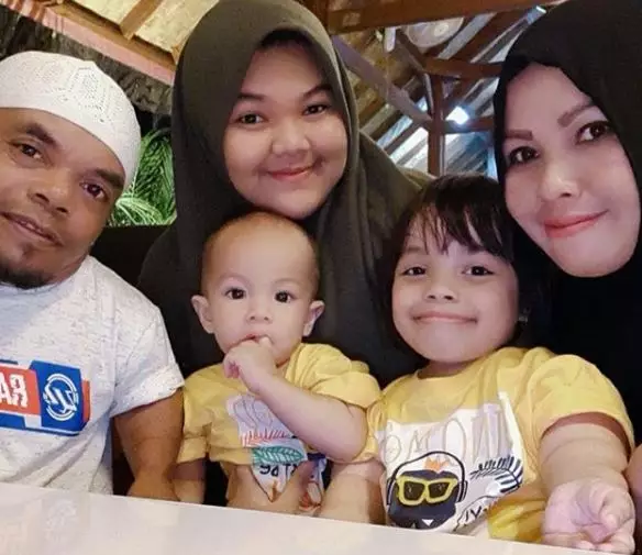 Momen Ucok Baba bareng keluarga © 2020 brilio.net