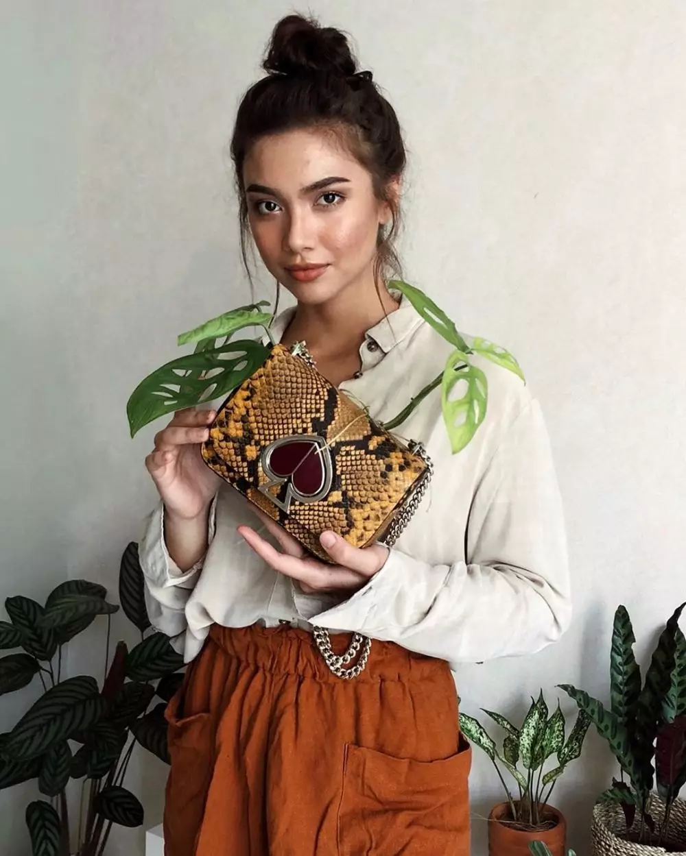 Angela Gilsha Panari © 2020 Instagram/@angelagilsha