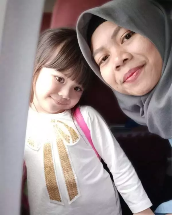 Gempi dan pengasuhnya © 2020 brilio.net Gempi dan pengasuhnya © 2020 brilio.net