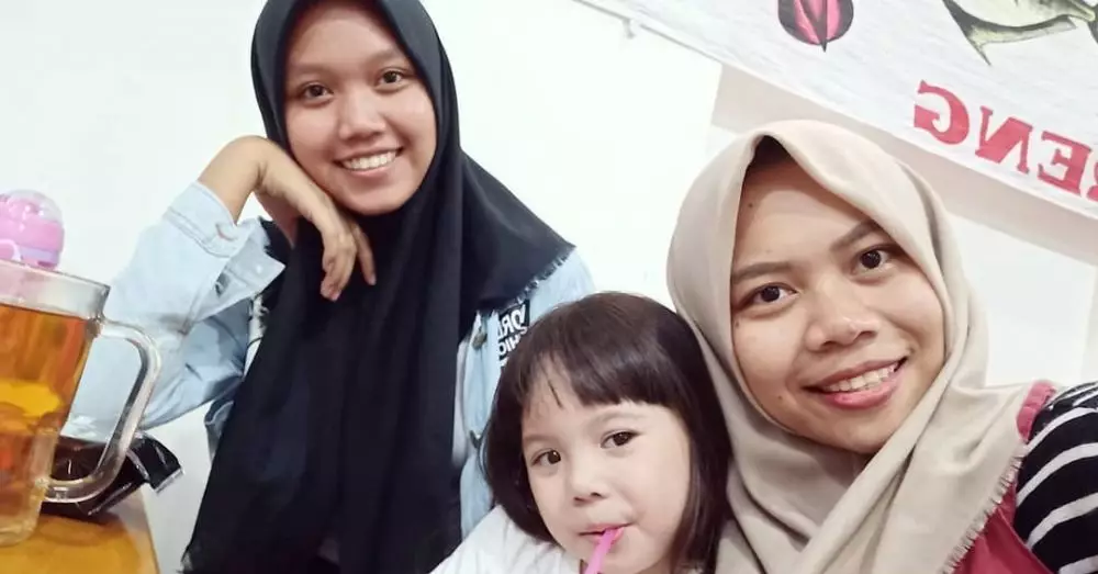 Gempi dan pengasuhnya © 2020 brilio.net Gempi dan pengasuhnya © 2020 brilio.net