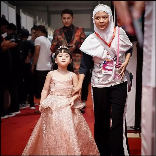 Gempi dan pengasuhnya © 2020 brilio.net Gempi dan pengasuhnya © 2020 brilio.net