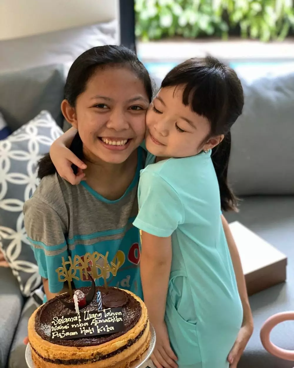 Gempi dan pengasuhnya © 2020 brilio.net Gempi dan pengasuhnya © 2020 brilio.net