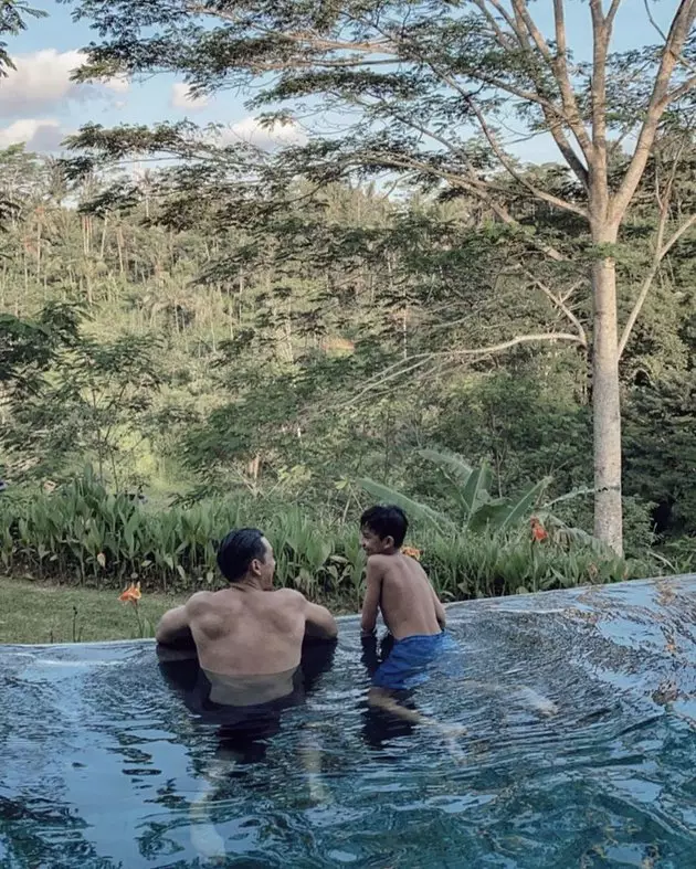  Momen kompak Andrew White dan putra Instagram/@andrew.white._