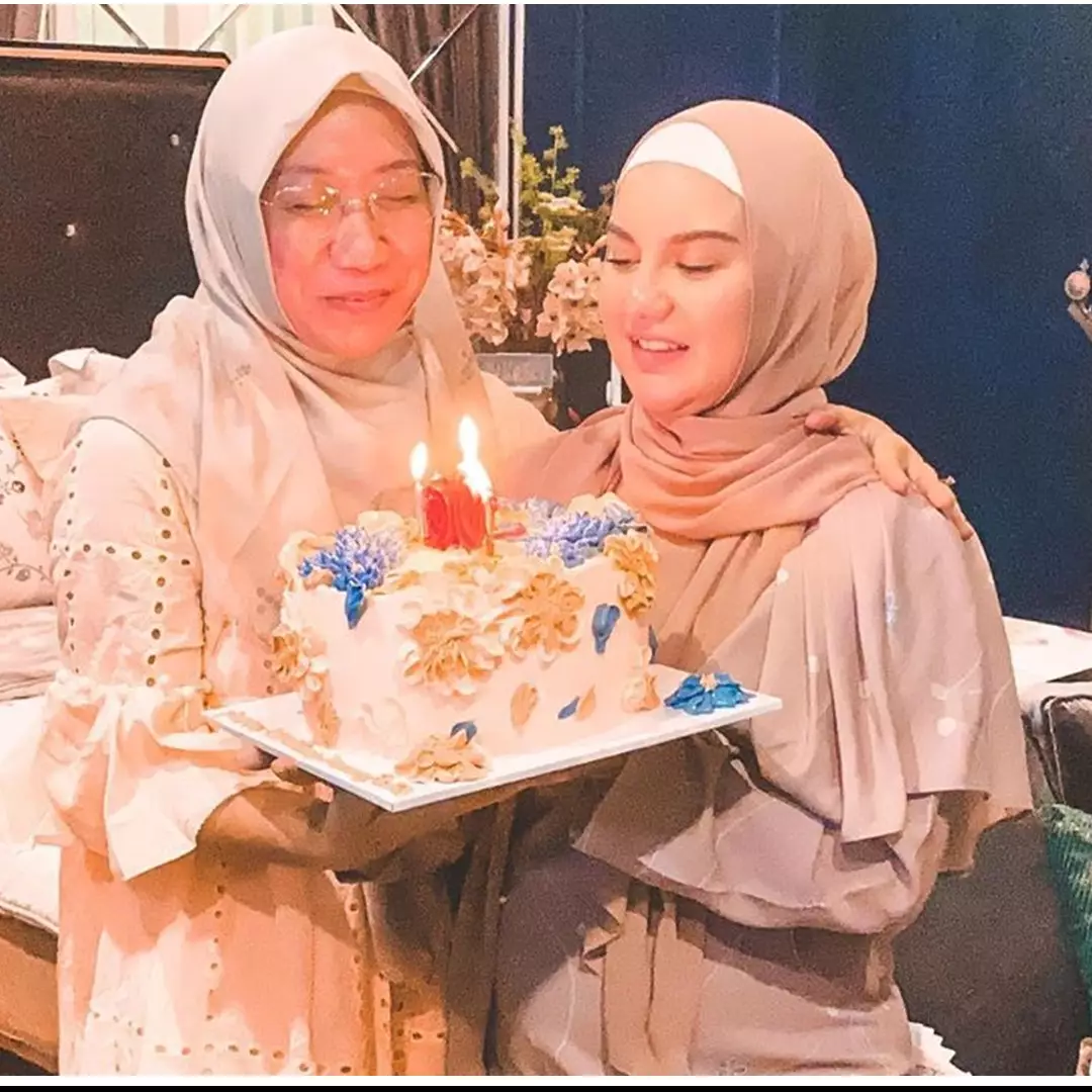 5 Potret ultah ibunda Irish Bella, tulisan di balon jadi sorotan