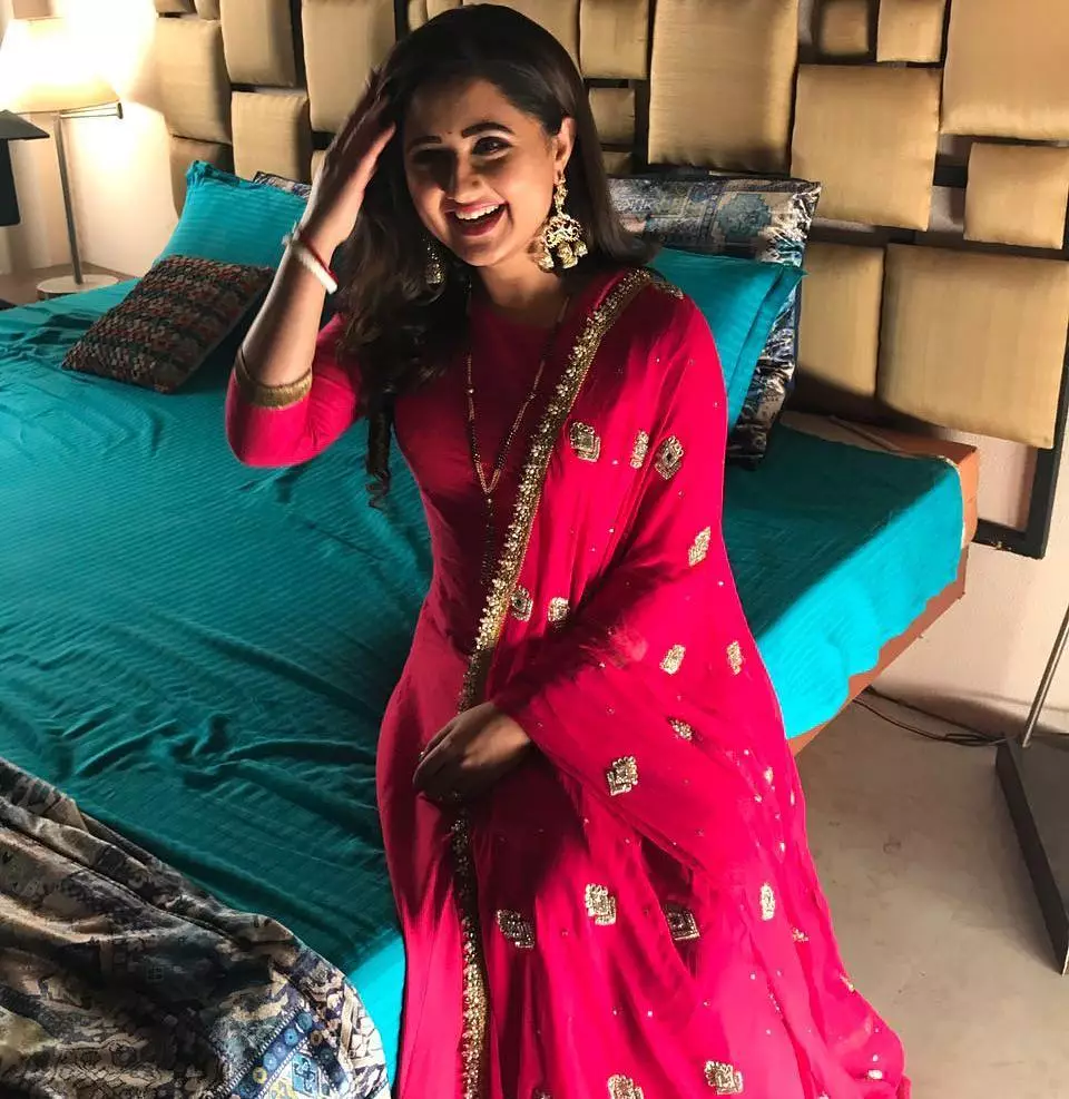 rumah Rashami Desai berbagai sumber