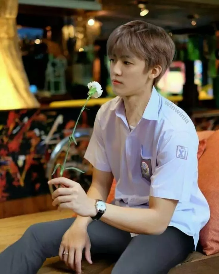 potret editan idol kpop pakai seragam sma instagram