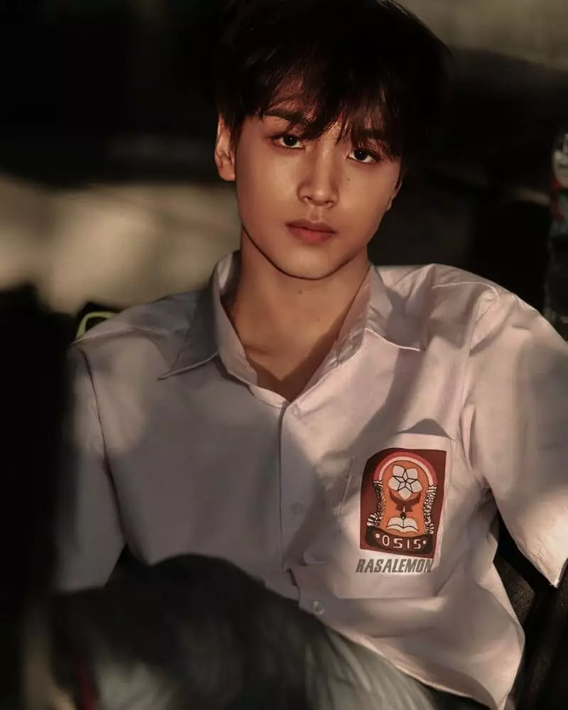 potret editan idol kpop pakai seragam sma instagram