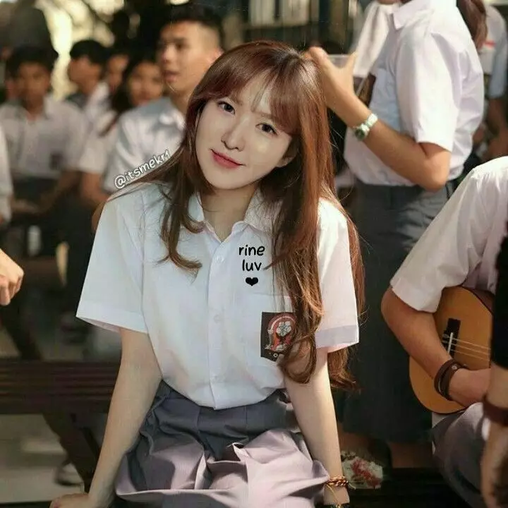 potret editan idol kpop pakai seragam sma instagram