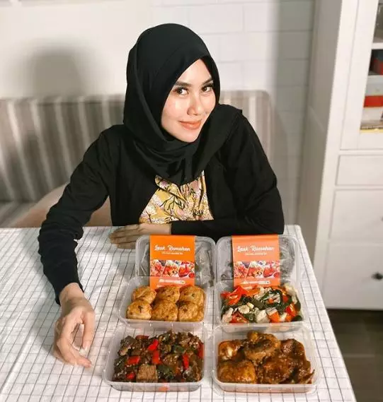 7 Pesona Syahnaz Sadiqah kenakan hijab Instagram