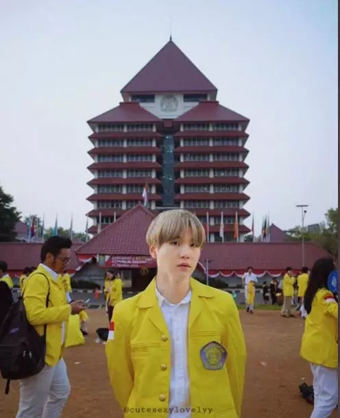 15 Potret andai idol K-Pop jadi anak UI Twitter