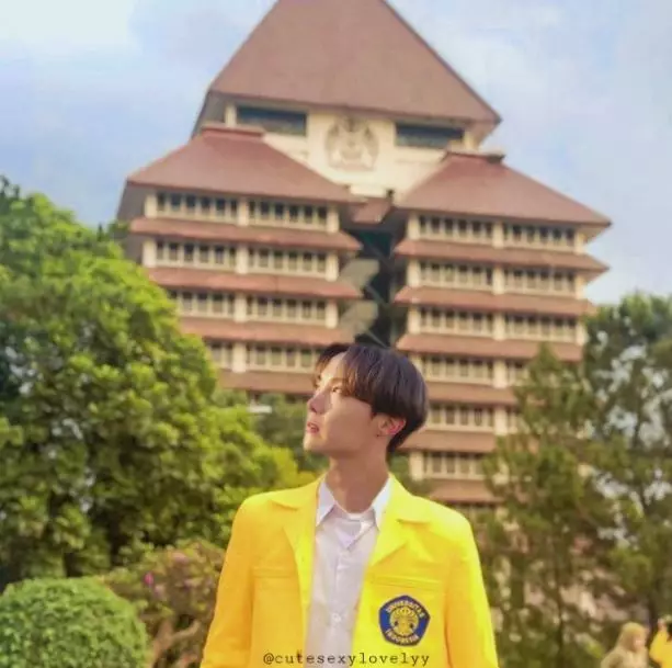 15 Potret andai idol K-Pop jadi anak UI Twitter