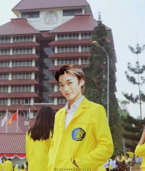 15 Potret andai idol K-Pop jadi anak UI Twitter