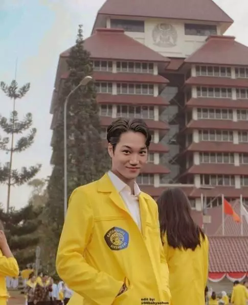 15 Potret andai idol K-Pop jadi anak UI Twitter