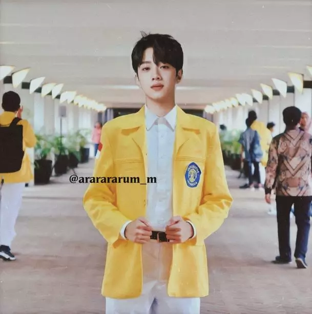 15 Potret andai idol K-Pop jadi anak UI Twitter