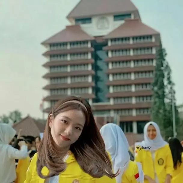 15 Potret andai idol K-Pop jadi anak UI Twitter