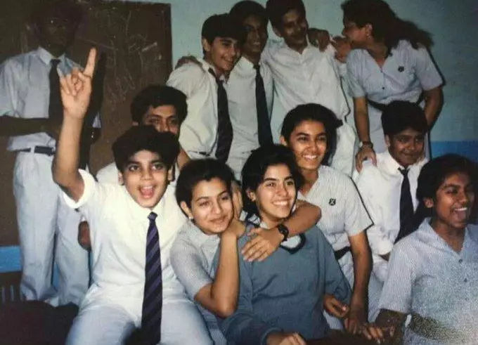 seleb bollywood pakai seragam Berbagai sumber 