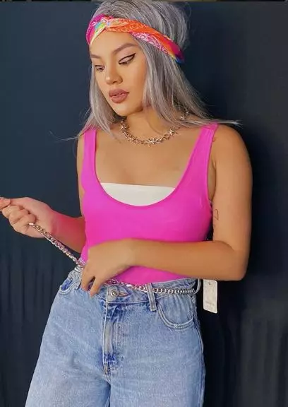 7 Gaya Shafa Haris dengan warna ngejreng © 2020 brilio.net