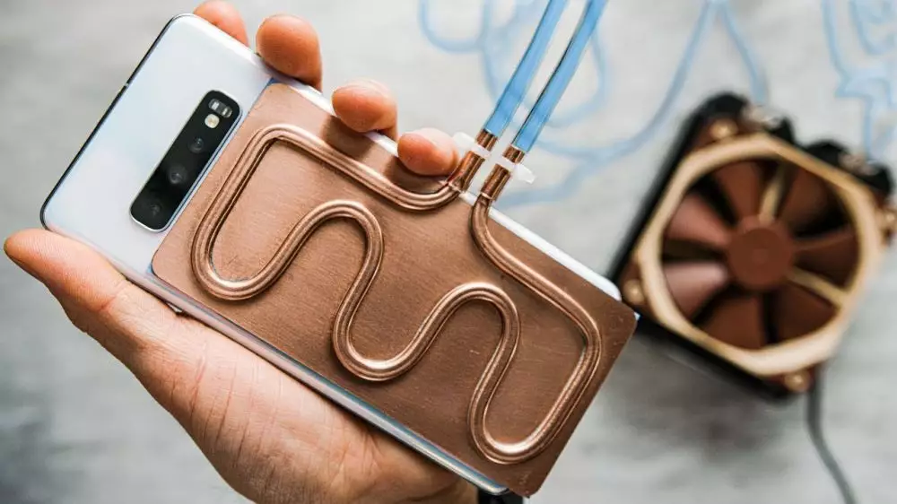 7 Meme cara dinginkan HP paling cepat © 2020 brilio.net